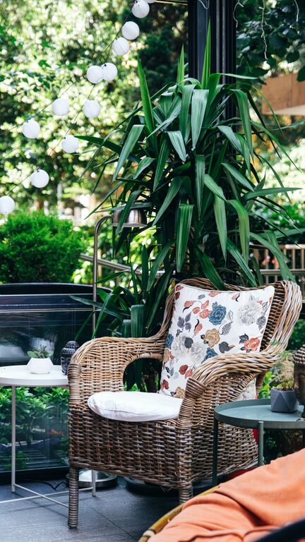 Tips for Creating a Cozy and Inviting Outdoor Living Space on a Budget